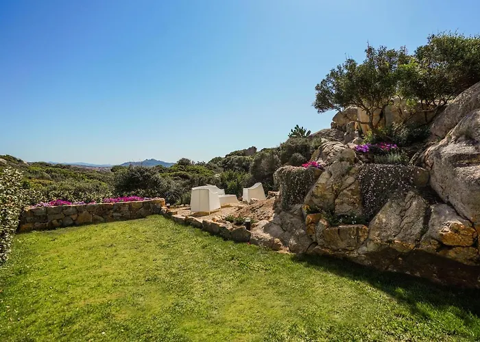 Your Lovely And Elegant With Garden Sea View Hébergement de vacances La Maddalena (Sassari)