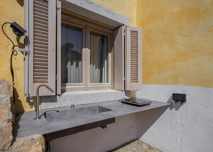 Dom wakacyjny Your Lovely And Elegant With Garden Sea View La Maddalena (Sassari)